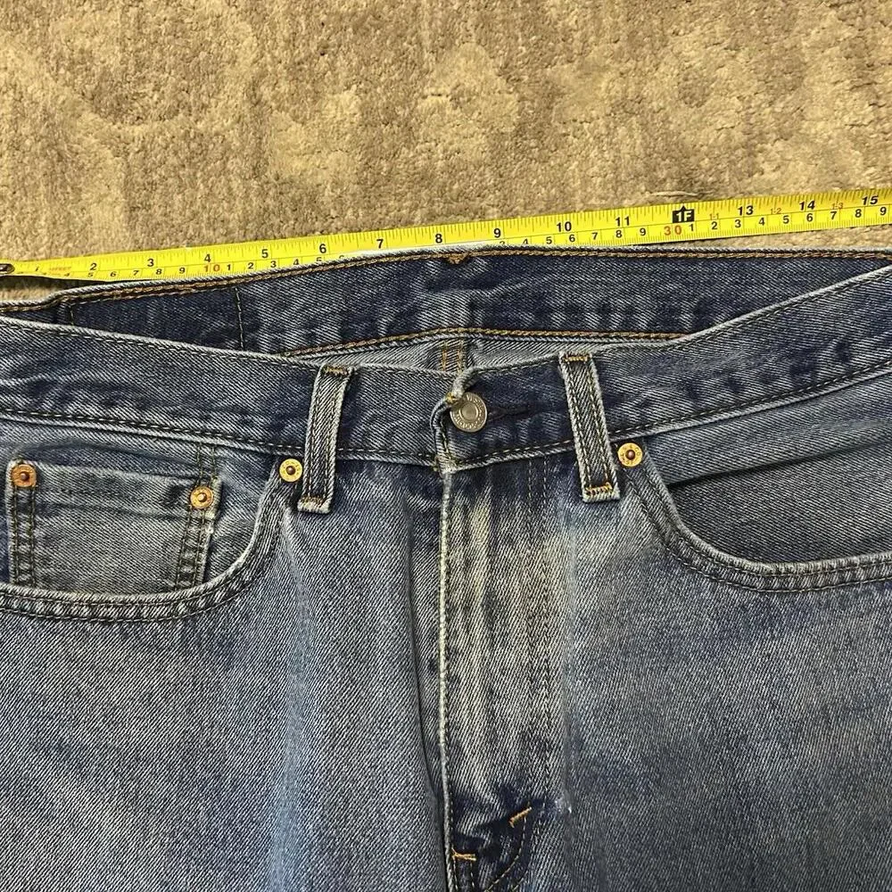 Levi’s 505 Jeans Size 32x30 Classic Fit Blue Denim Straight Leg Medium Wash